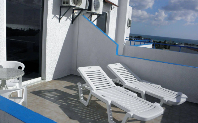 Summer Breeze Hotel