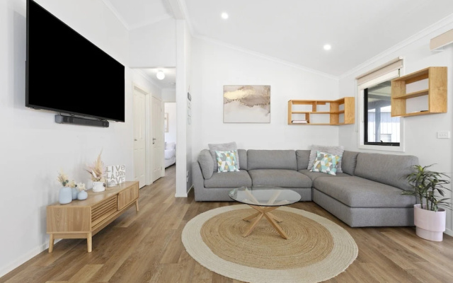 Spacious 2-bedroom With Private Parking Access – Guest Rooms – Portarlington