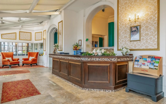 Muthu Westcliff Hotel (Near London Southend Airport)