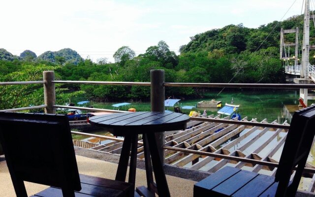 Aroy Kaffeine Guesthouse