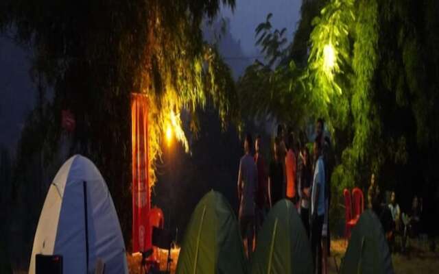 Moustache Kamp Kalakund