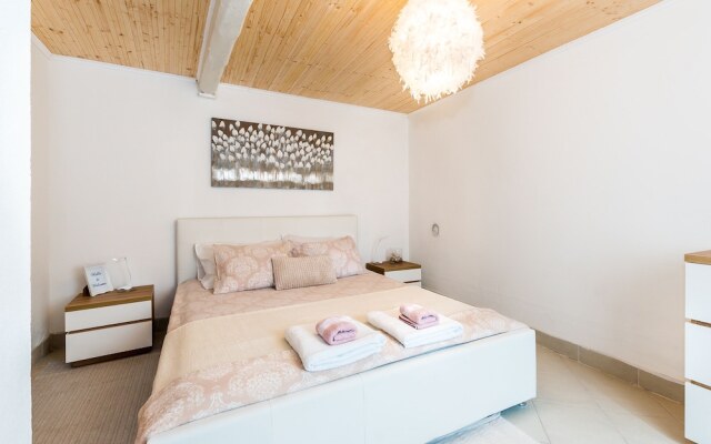 2 Bed House With Sea View in Šibenik!