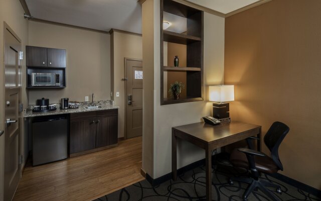 Clubhouse Hotel & Suites Pierre