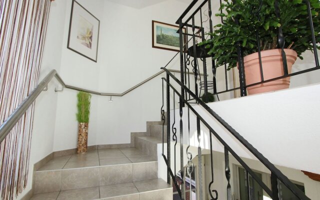 Apartment In Uderns With Balcony Cot Heating Parking