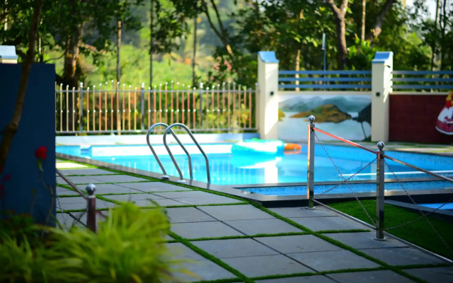 SILVERY MOON Resort