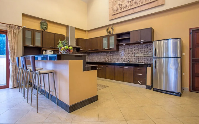 Blissful Villa Felicity with Ample Space