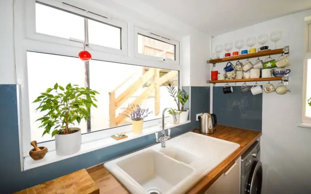 Beautiful Home in Bath with Garden