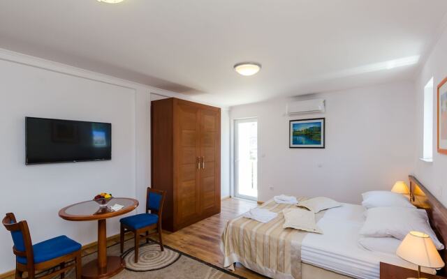 Apartments & Rooms V&M