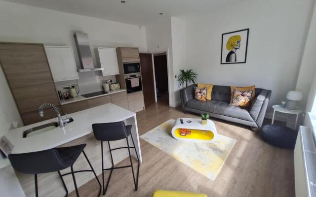 34 Cuppin Street - Luxury City Centre Apartment!