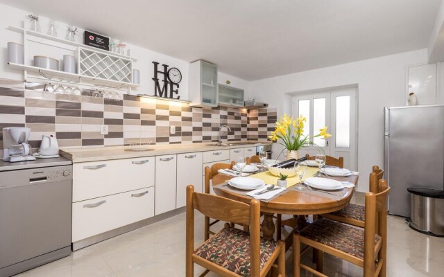 Stunning Home in Rab With Wifi and 3 Bedrooms