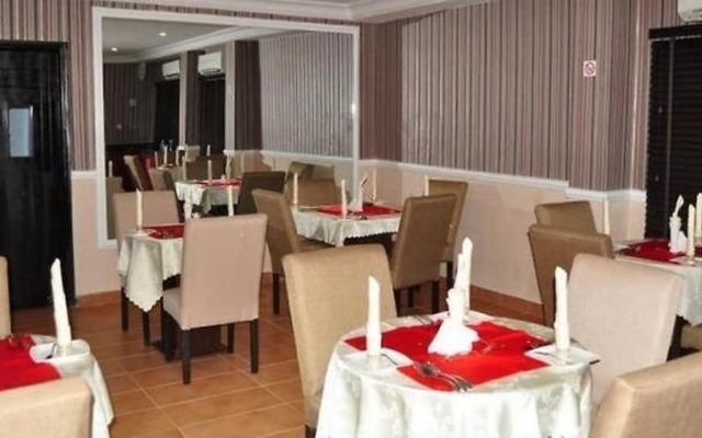De Brass Suites Hotel