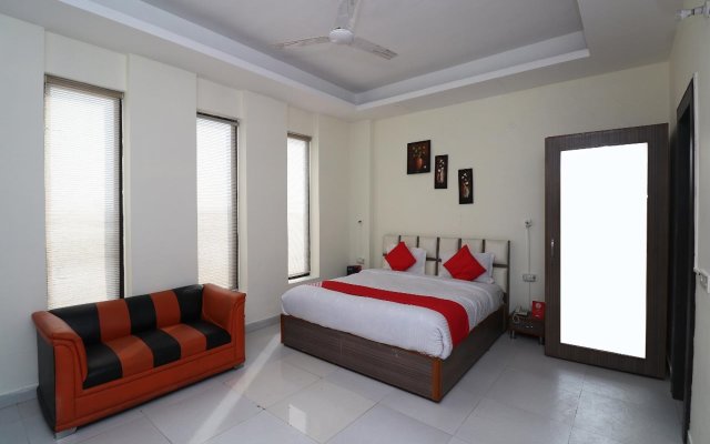 The Classic By OYO Rooms