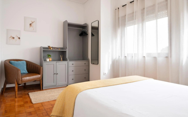 ! Luminous 2BR Top Floor ! Praça da República