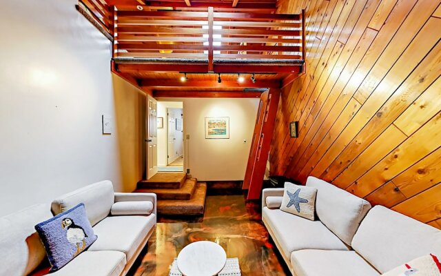 Beach Bungalow in Ventura by RedAwning