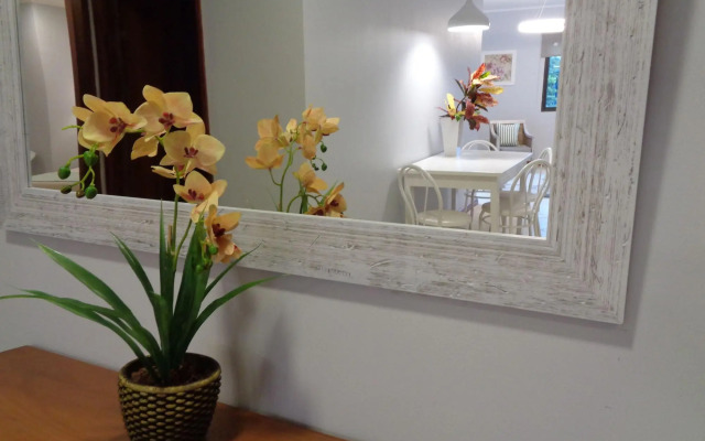 Flora Apartments