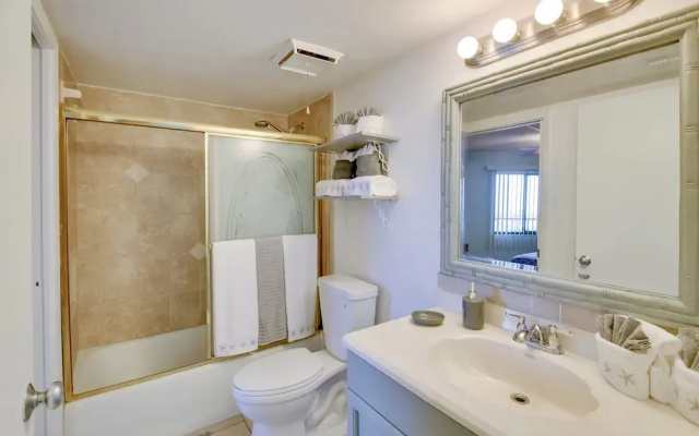 Ocean-view Condo w/ Balcony on Daytona Beach!