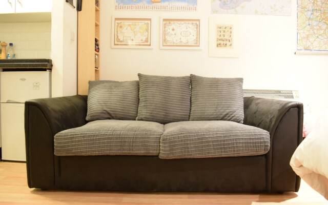 Studio Flat Near Borough Tube Sleeps 2