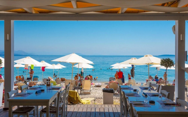 Villa Nikolakis Kerasia, on the beach