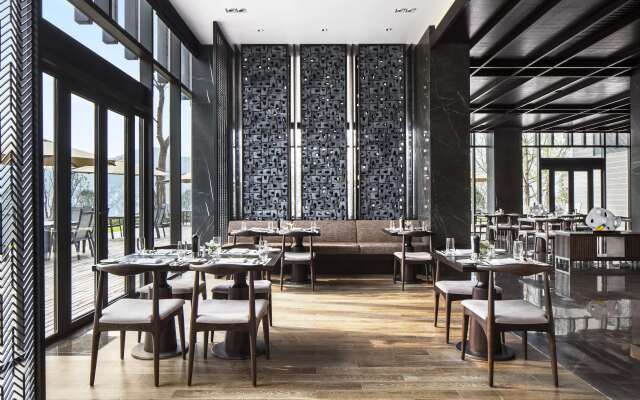 Hilton Ningbo Dongqian Lake