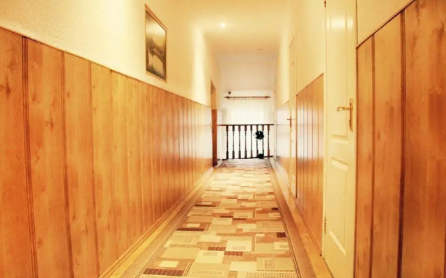 Gusarskiy Hotel and Apartment