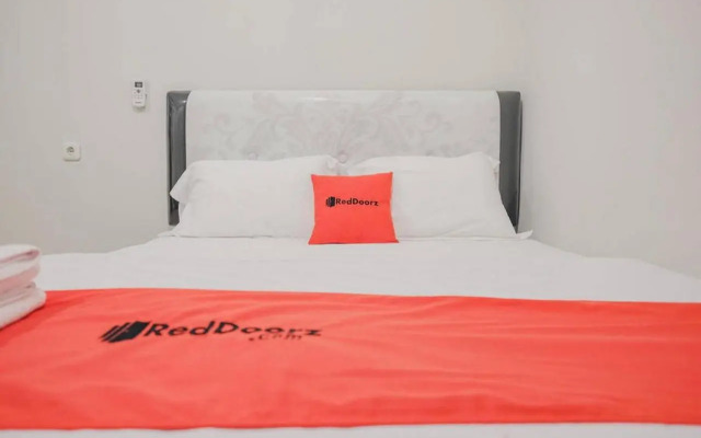Kost M25 Hostel by Reddoorz