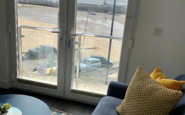 Modern studio apartment with stunning views!