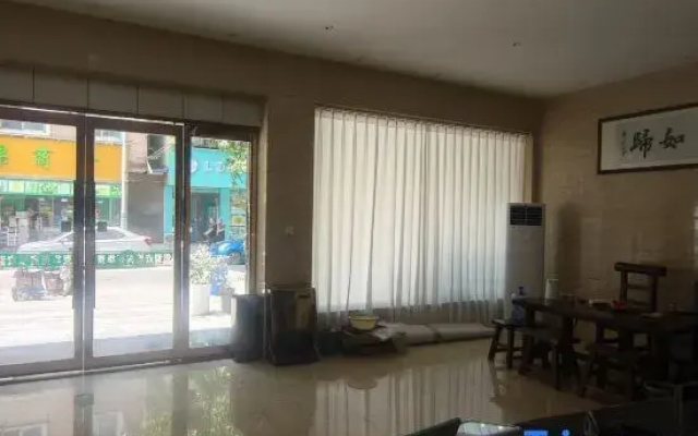 Yongcheng Jinghuayuan Business Hotel