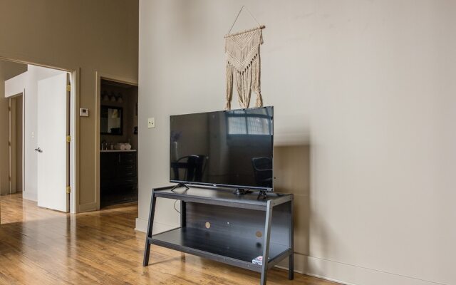 1 & 2 BR Apts w/ Gym, WiFi & Laundry by Frontdesk