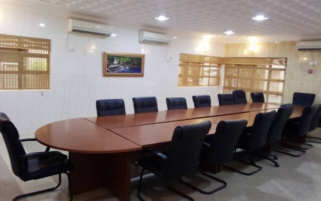 Dees Hotels Apartment & Suites