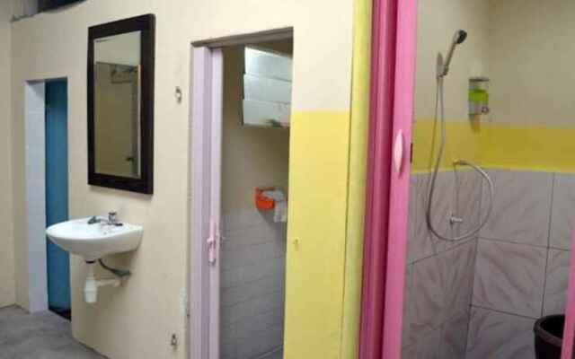 Senyum Senyum Holiday House