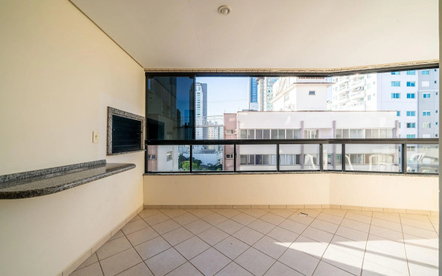 Apto vista mar a 130m da praia em BC ESA901