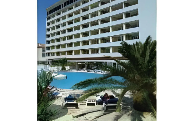 Carcavelos Beach Hotel