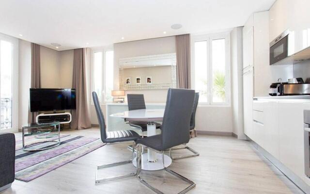 1 Bedroom in Front of the Palais!