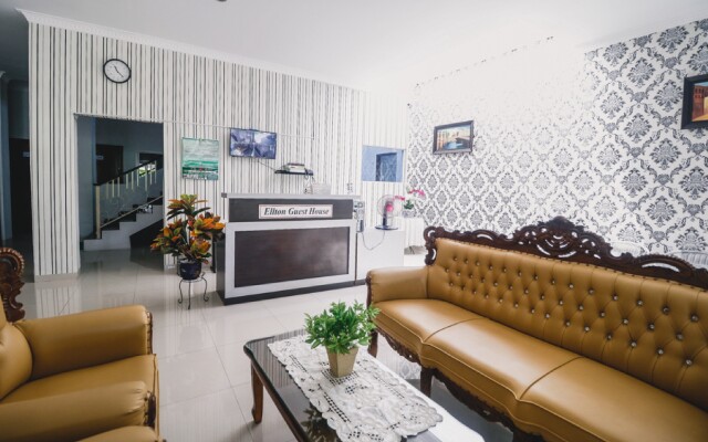 RedDoorz near Hermes Place Polonia Medan