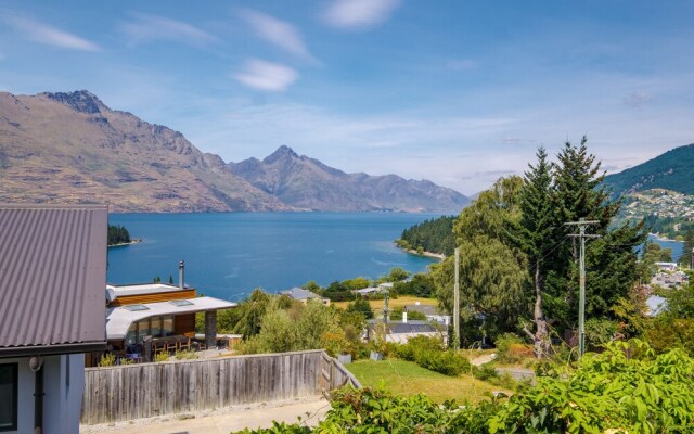 Central Wakatipu Haven – Queenstown Holiday Home