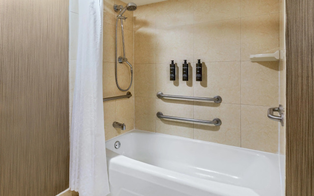 Courtland Grand Hotel, Trademark Collection by Wyndham