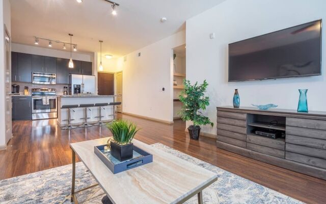 Luxurious Modern Midtown Cozy/fully Equipped Condo -