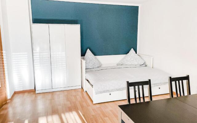 Schöne Wohnung, eigene Terrasse, privater Parkplatz, Wi-Fi, Waschmaschine, 3P