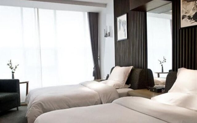 Golden Charm Boutique Hotel