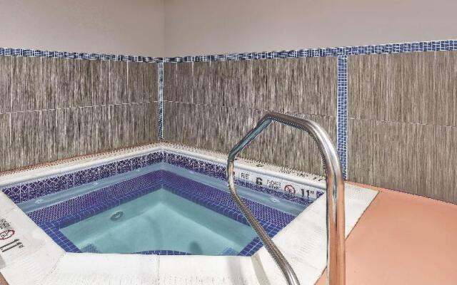 La Quinta by Wyndham Niagara Falls