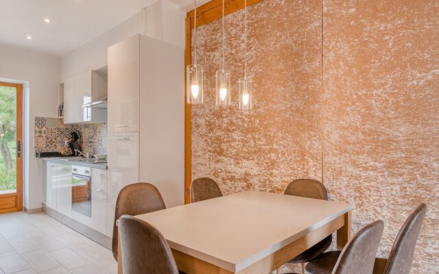 Modern Mansion With Swimming Pool, Terrace, Garden Furniture