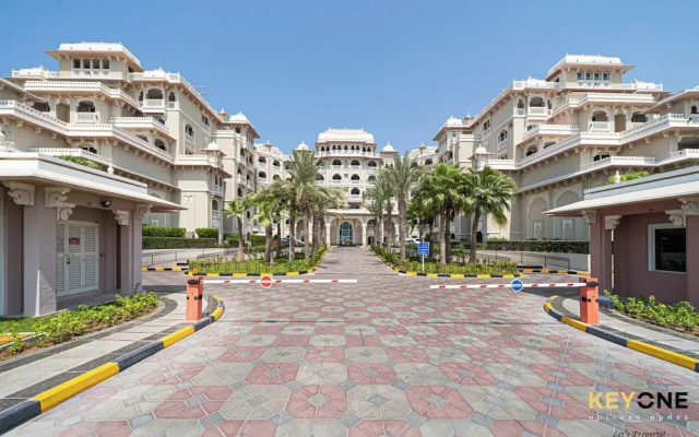 Grandeur 2BR Small Room & Beach Access