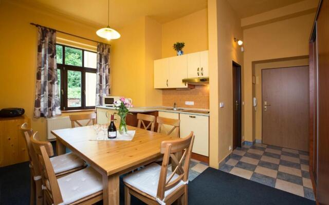 Yellow Ski Apartments