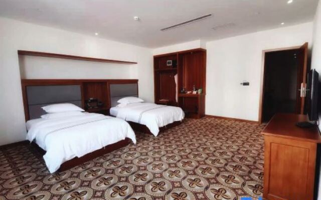 Qujing Longju Hotel (Zhanyi Passenger Terminal Branch)