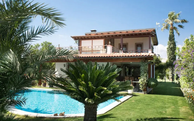 Important Group Villa Dream