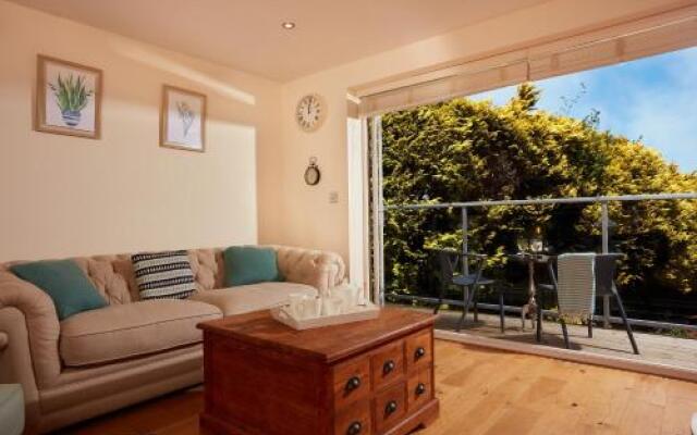 6 Sandy Lane