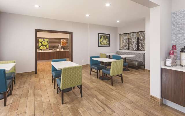 La Quinta Inn & Suites by Wyndham Central Point - Medford