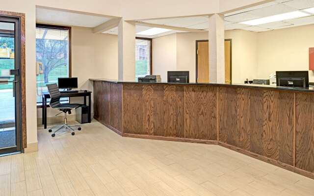 Super 8 by Wyndham Omaha I-80 West