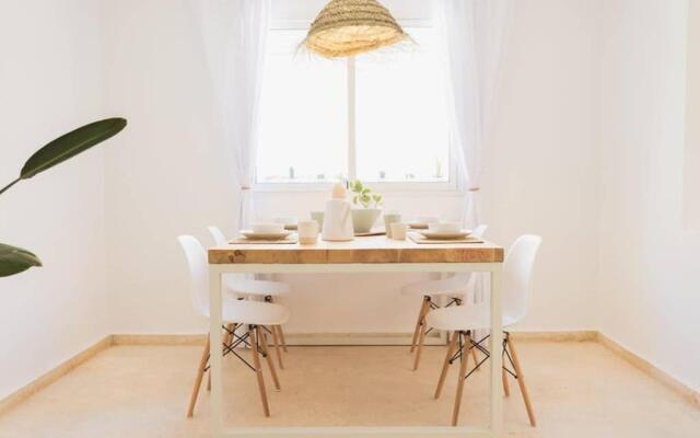 Modern European Apartment 1 min. walk to Beach