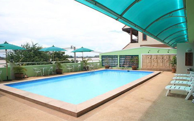 Vansana Riverside Hotel